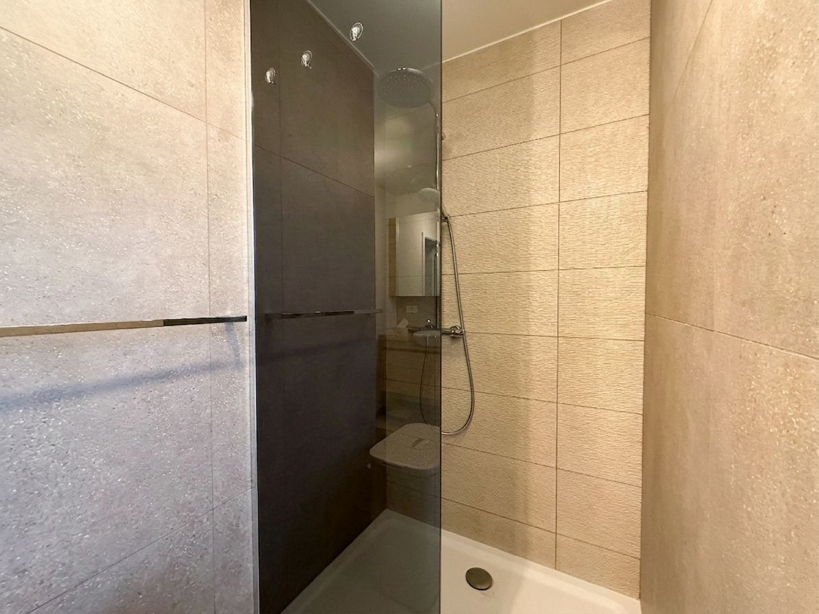 Ruim en modern 2-slaapkamerappartement in hartje Zedelgem - foto 4