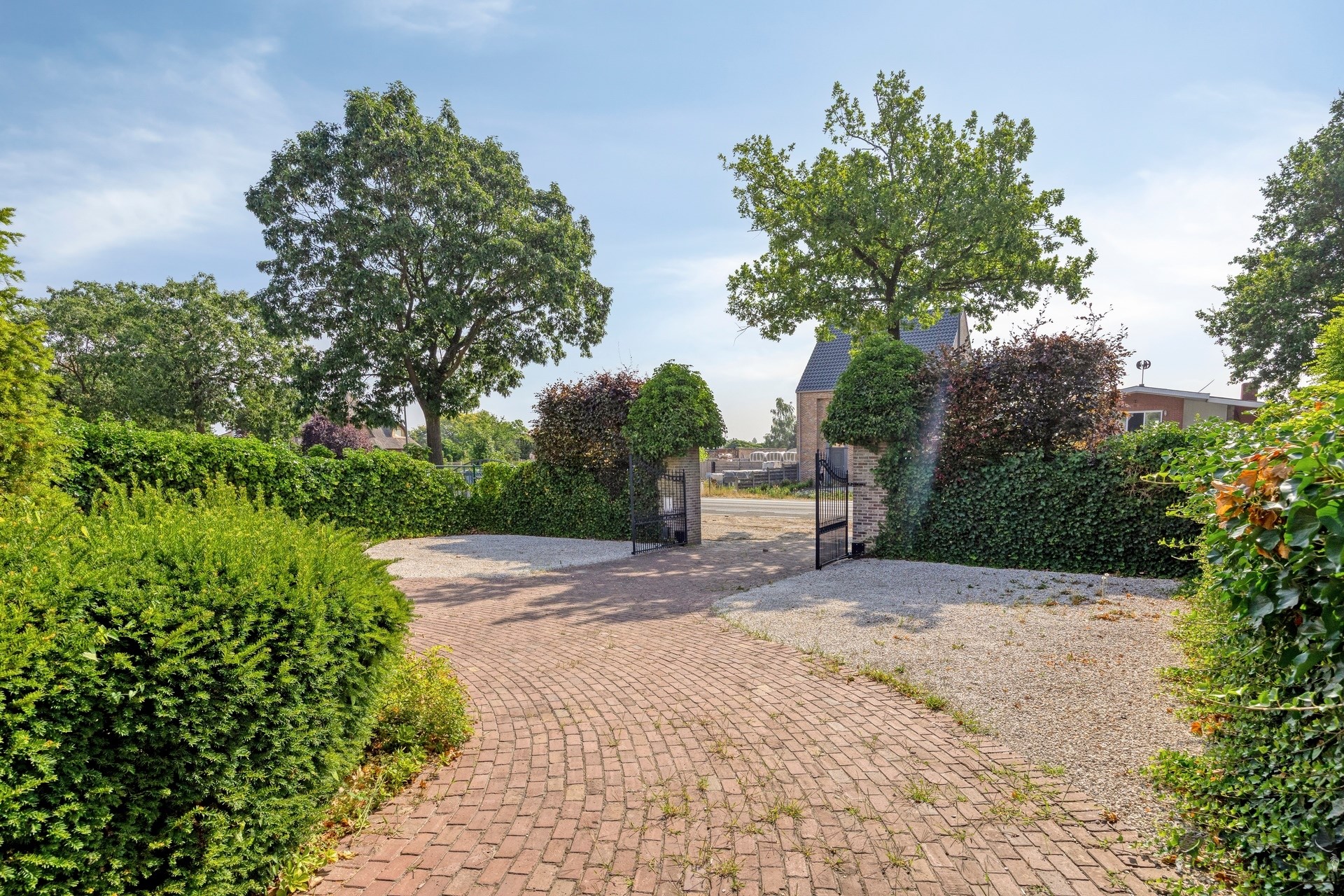 Sfeervolle villa met 5 slaapkamers, zwembad, veranda en uniek verhuurpotentieel - foto 3