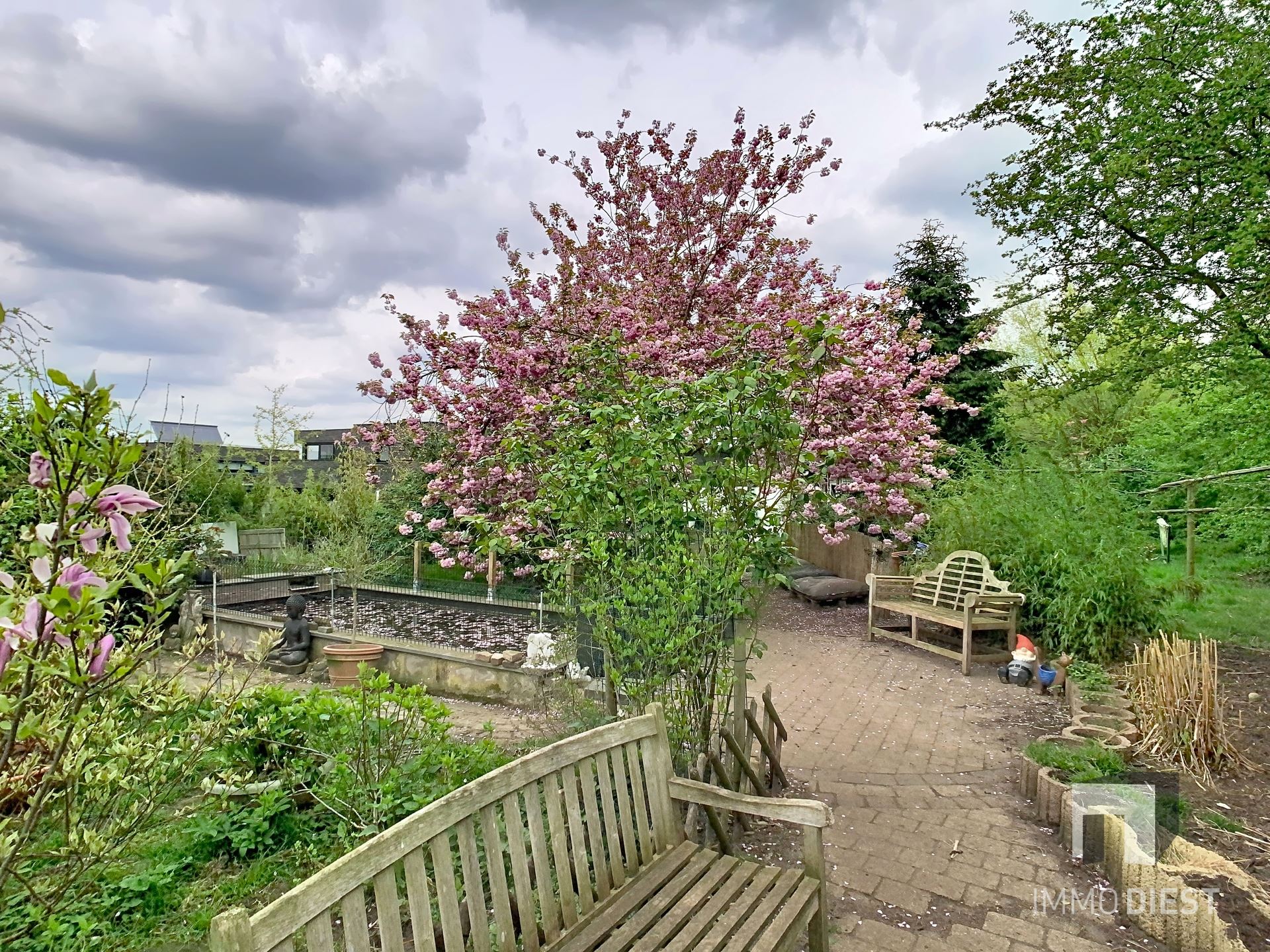 Charmante, op te frissen woning met ruime tuin nabij het centrum van Herselt. - foto 2