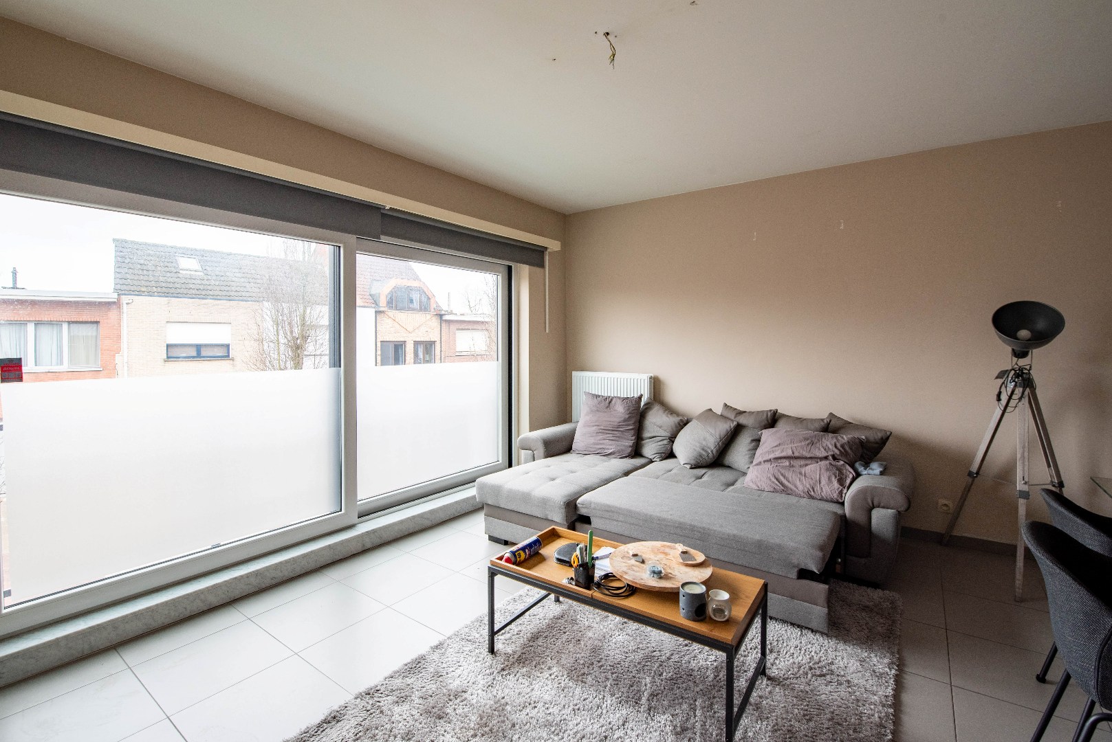 Mooi recent appartement met 2 slaapkamers en parking - foto 5