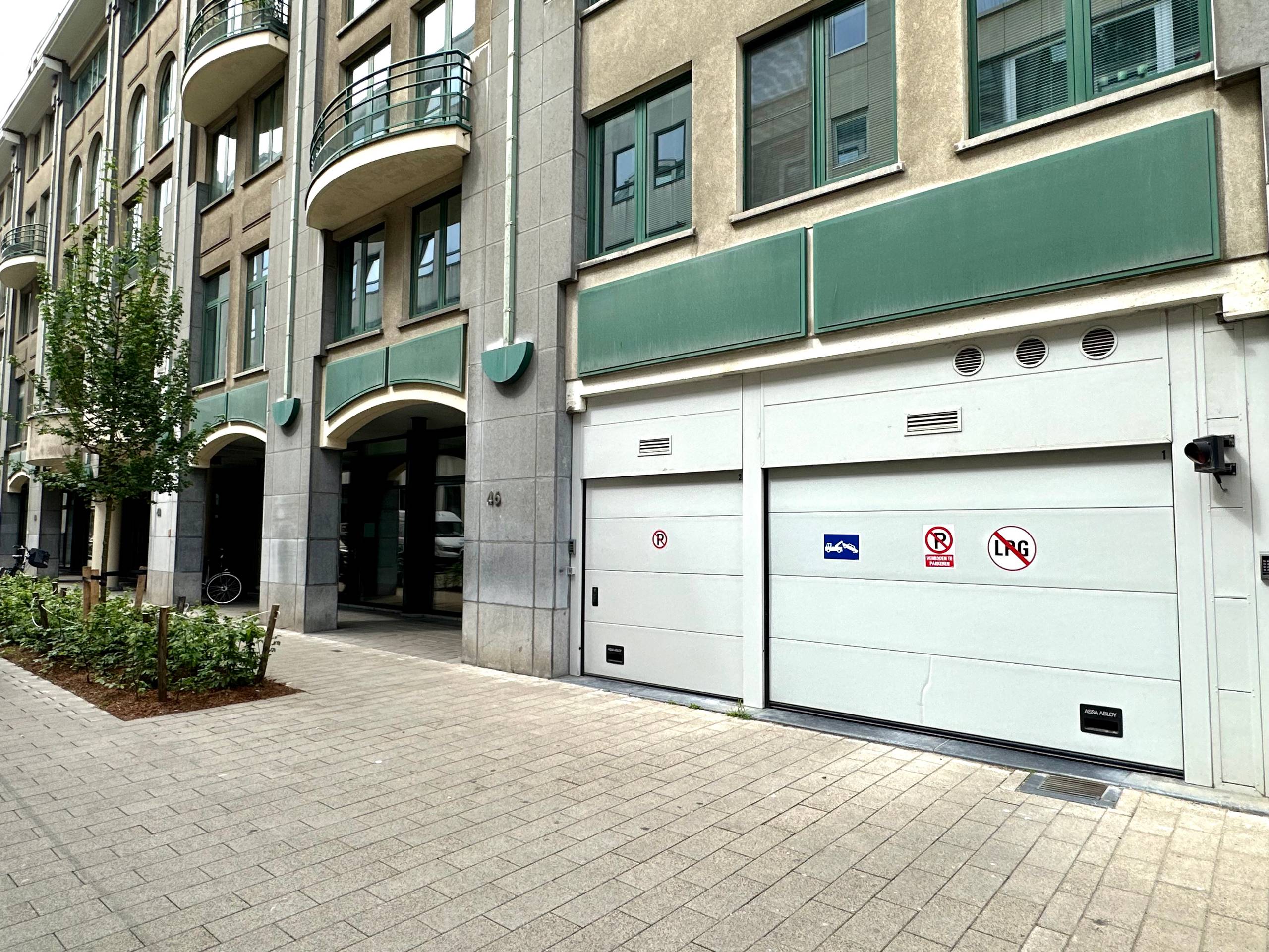 Garage for sale in Antwerp - photo 1