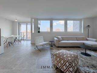 Residence Estée is located on the Noorweegse Kaai in Bruges, close to the Dam Gate with beautiful views of the Damse Vaart.<br /><br />The historic city centre of Bruges and public transport are in the immediate vicinity, making the residence easily accessible. <br />The spacious and standing luxury new-build flats will each be equipped with all modern techniques and finished with extremely durable quality materials. Each flat enjoys a beautiful spacious terrace with a view of the water or the green surroundings. The central location and the spacious and luxurious conception of the design contribute to pleasant living or an interesting investment.<br /><br />Flat 13 bus 02.02:<br />Entrance hall with guest toilet, living room with open kitchen and dining area with adjoining terrace (4 m²), bathroom equipped with toilet - double washbasin - bath and shower, 2 bedrooms with access to the 2nd terrace (10 m²)