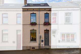 Gelegen op een steenworp van het centrum van Waver biedt deze woning in uitstekende staat een praktische leefomgeving, dicht bij winkels, scholen...