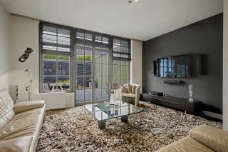 Deze ruime woning in Temse biedt een comfortabele leefomgeving dankzij een bewoonbare oppervlakte van 194 m². Met vier slaapkamers is er...