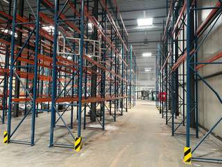 Alleenstaand polyvalent bedrijfsgebouw voorzien van magazijn met laadkdes en kantoren/showroom.Strategische ligging in Malle op een terrein van ca...