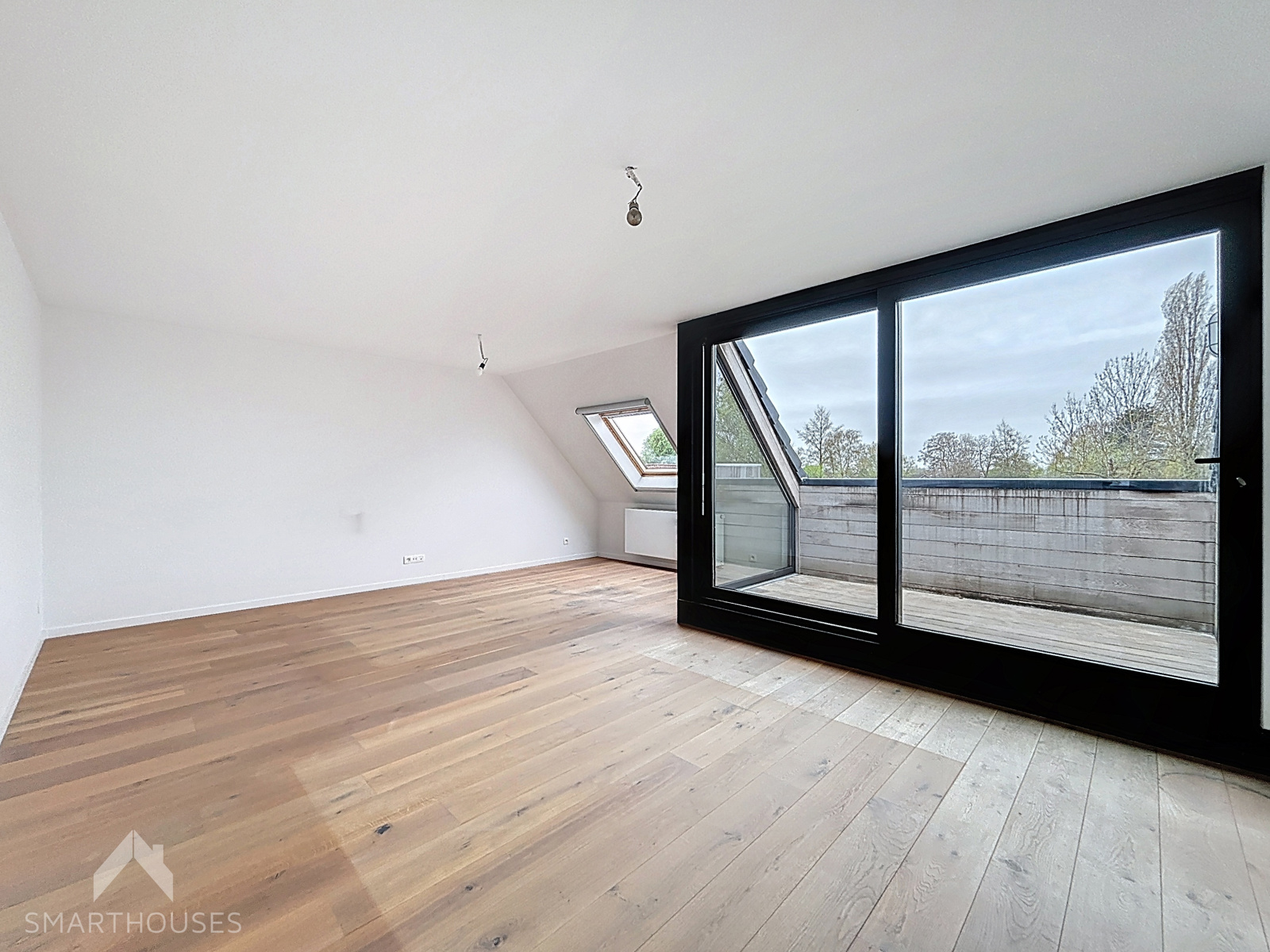 Ruim dakappartement met 2 slaapkamers en zonnig terras - foto 3