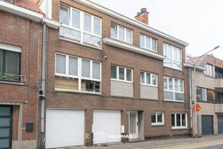 VALIMMAS verkoopt bij het centrum van Merchtem dit verzorgde gelijkvloersappartement met terras en tuin.... Het appartement bestaat uit een...