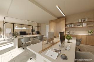 Deze veelzijdige eigendom in Tessenderlo biedt een uitstekende combinatie van wonen en ondernemen. Het ruime handelspand vormt de absolute troef van het geheel en biedt tal van mogelijkheden voor zelfstandigen, vrije beroepen of wie op zoek is naar een commerciële ruimte aan huis. Dankzij de ruime oppervlakte en flexibele indeling kan het pand worden aangepast aan uiteenlopende professionele activiteiten.<br /><br />Aansluitend bevindt zich de gerenoveerde woning, die comfort en ruimte combineert. De leefruimte met open keuken vormt het hart van het huis, aangevuld met een badkamer en een multifunctionele kamer op het gelijkvloers. Op de verdieping zijn er vijf slaapkamers en een tweede badkamer, waardoor de woning perfect geschikt is voor grotere gezinnen.<br /><br />Buiten geniet u van een perceel van 962,86 m² met een verzorgde tuin, veranda en verwarmd zwembad. Dankzij de combinatie van een instapklare woning, een gunstig EPC-label B, conforme elektriciteit en een ruim handelspand biedt deze eigendom een unieke opportuniteit voor wie wonen en werken op één locatie wil combineren. Wenst u deze eigendom persoonlijk te ontdekken? Neem dan contact op met Swevers Real Estate via 011 255 155 voor een vrijblijvende rondleiding.