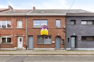 Op een centrale locatie in Kruibeke, vlakbij het centrum, winkels en scholen, vinden we deze charmante woning die oorspronkelijk dateert uit de...