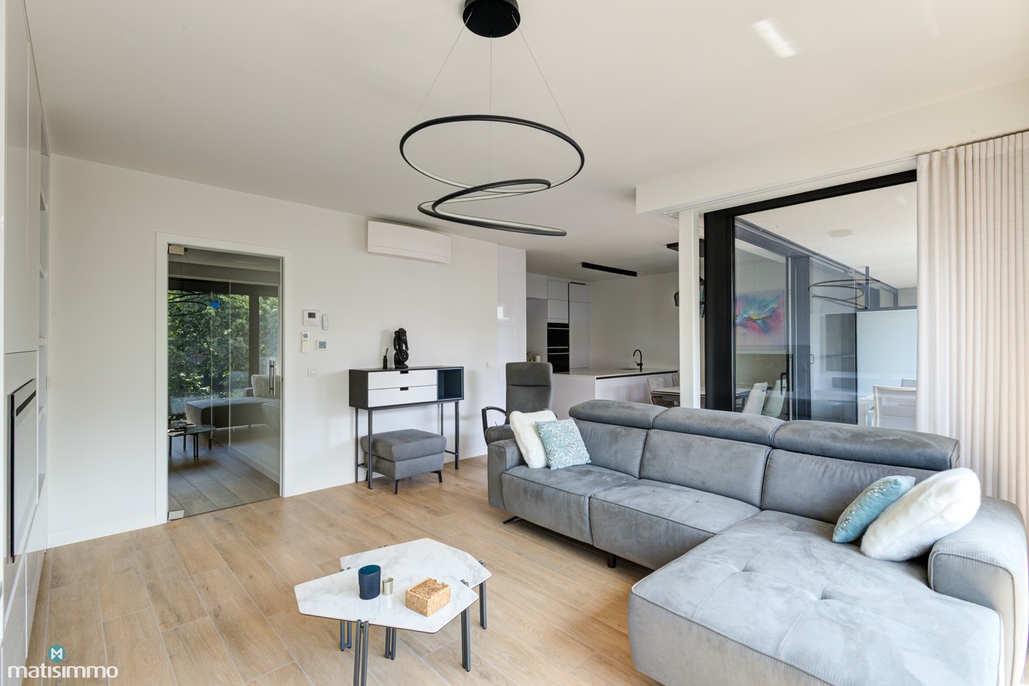 LUXUEUS AFGEWERKT APPARTEMENT MET 2 SLAAPKAMERS, OVERDEKT TERRAS, KELDERBERGING EN OPTIONELE ONDERGRONDSE AUTOSTAANPLAATS IN BILZEN-CENTRUM - foto 5