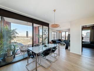 Prachtig gemeubileerd appartement te huur in de Parkdreef 41 (Tour & Taxis).Dit appartement bevindt zich op de tiende verdieping van het...