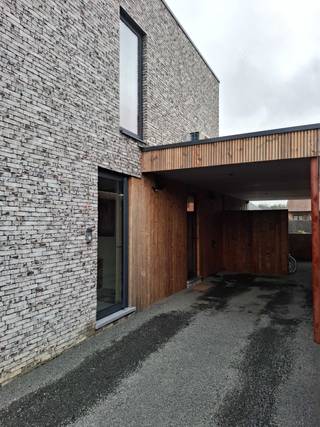 Half open bebouwing in een kindvriendelijke rustige buurt net buiten het centrum met een Onderhoudsvriendelijke tuin