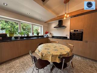 MAISON TRÈS CALME AVEC 3 CHAMBRES À COUCHERMaison située au calme à deux pas du centre de Geraardsbergen avec 3 chambres à coucher.Au rez-de-chaussée...