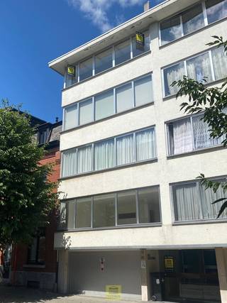 Op zoek naar een appartement in het centrum van Aalst? Dan is dit instapklare pand in de Arbeidstraat misschien wel iets voor jou! Gelegen op...