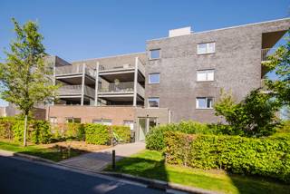 LiggingDit appartement is rustig gelegen in de Stokt te Oostakker en geniet van een vlotte verbinding naar Gent en de belangrijkste invalswegen. In...