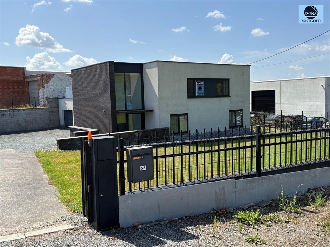 APPARTEMENT MET MAGAZIJN GELEGEN IN KMO ZONE - foto 2