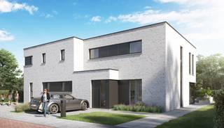 Droom je van een frisse start in een rustige, landelijke omgeving met alle voorzieningen binnen handbereik? Ontdek deze prachtige verkaveling tussen de Zonnebekestraat en Blikstraat in Langemark-Poelkapelle.
Deze nieuwe buurt biedt een gevarieerd aanbod aan woningen met zowel landelijke charme als moderne elegantie – perfect afgestemd op jouw woonwensen. Je woont er op wandel- en fietsafstand van winkels, scholen en openbaar vervoer, met alle comfort van vandaag én de rust van het platteland.
Elke woning is ontworpen met oog voor ruimte en comfort. Je geniet van een lichtrijke leef- en eetruimte, een open keuken die je volledig naar eigen smaak kunt inrichten, een handige berging, drie slaapkamers en een eigentijdse badkamer.
Daarnaast is er nog één bouwgrond voor een alleenstaande woning beschikbaar – de ideale kans voor wie zijn eigen woning op maat wil realiseren in een groene en gezellige omgeving.
Benieuwd naar de mogelijkheden? Neem vandaag nog contact met ons op voor meer info of een bezoek ter plaatse. Jouw nieuwe thuis wacht in Langemark-Poelkapelle.
De woningen worden verkocht onder BTW-stelsel.