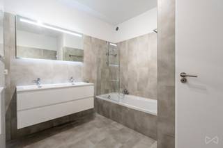 Demis Hardiquest – 0493 83 73 13 | ✉️ demis.hardiquest@weinvest.beWe Invest biedt u deze volledig gerenoveerde flat aan. Het is gelegen op de 4e...