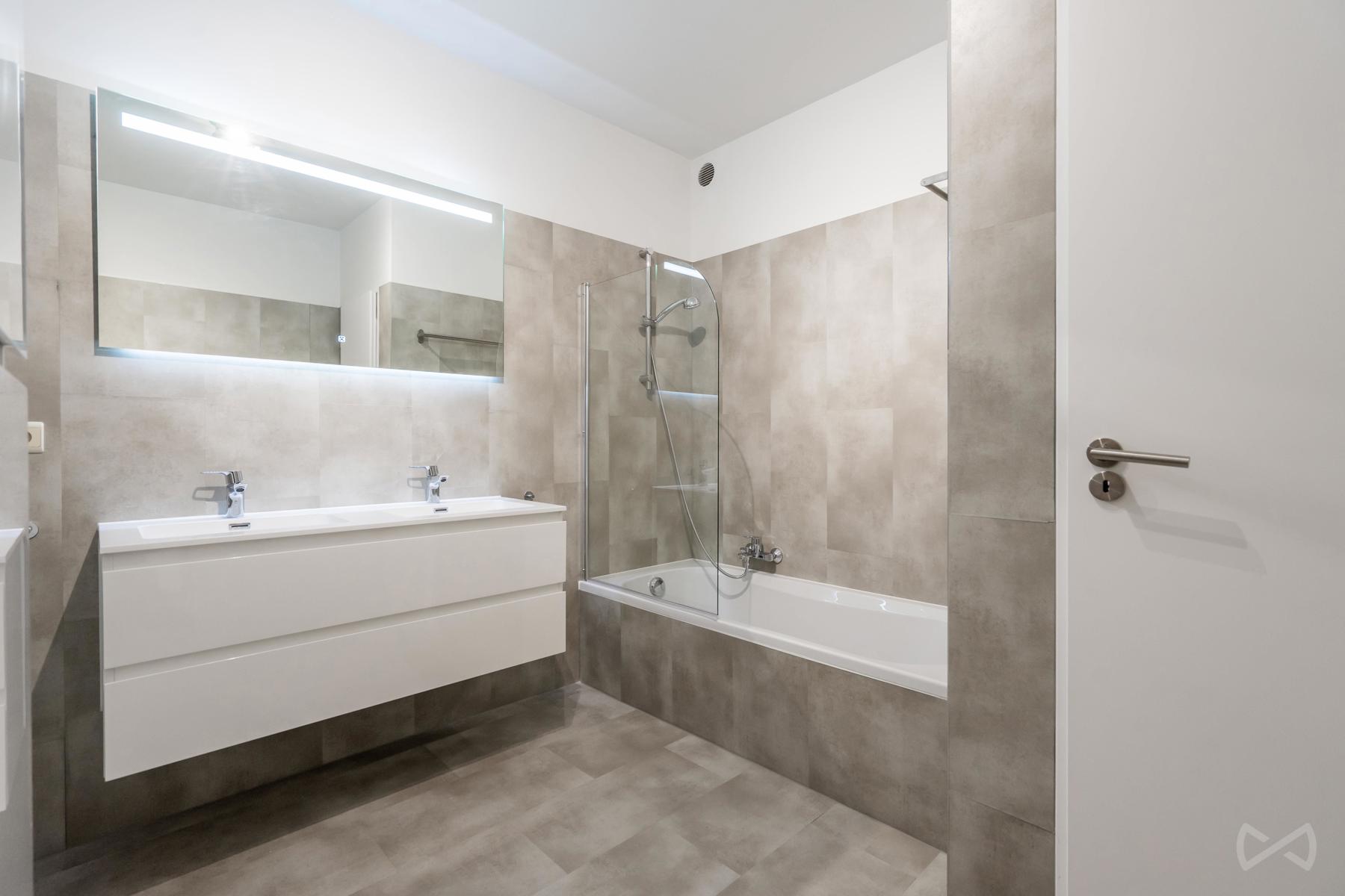 EVERE - Gerenoveerd 2 slaapkamer appartement met terras - foto 3