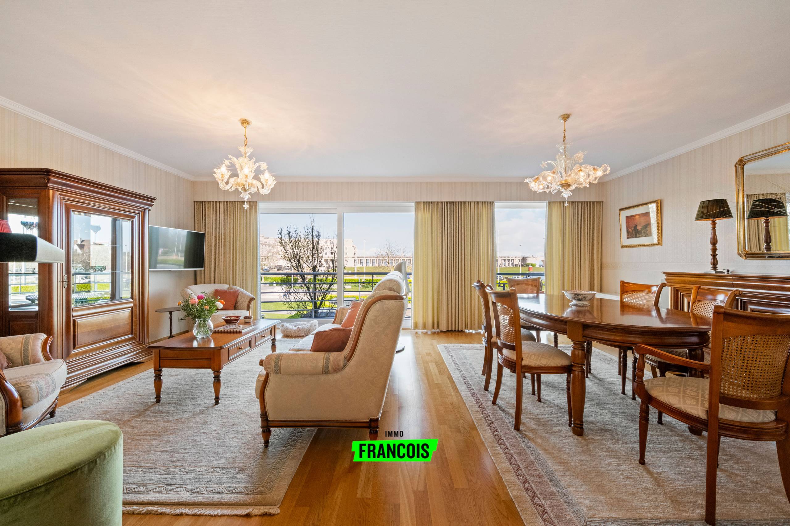 Riant twee slaapkamerappartement met prachtige zichten en garagebox in het gebouw op boogscheut van centrum Oostende - foto 2