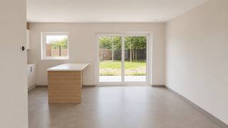Deze kleinschalige verkaveling combineert open en halfopen bebouwingen in een rustig woonerf, op een uiterst vlot bereikbare locatie nabij het centrum van Torhout, de ring en belangrijke invalswegen. De woningen worden gerealiseerd in een moderne, landelijke architectuur met twee bouwlagen en een hellend dak.<br /><br />De woningen zijn ontworpen met oog voor hedendaags wooncomfort, energiezuinigheid en een praktische indeling. Er is bovendien de mogelijkheid om de woning uit te breiden tot vier slaapkamers, ideaal voor gezinnen of wie extra ruimte wenst.<br /><br />Troeven:<br />• Mogelijkheid tot 4 Volwaardige slaapkamers<br />• Open leefruimte met keuken<br />• Vloerverwarming<br />• Lucht/water warmtepomp<br />• Zonnepanelen<br />• Regenwaterpomp<br />• Open en halfopen bebouwingen<br />• Modern-landelijke architectuur<br />• Rustig woonerf<br />• Vlotte verbinding naar centrum Torhout, ring en autosnelwegen<br /><br />Alle vermelde prijzen zijn exclusief btw en aankoopkosten. Een gedetailleerde prijslijst is beschikbaar op aanvraag.<br /><br />Voor meer informatie of een afspraak, contacteer Simon via 0498 12 37 08 of via simon@vicusvastgoed.be.
