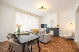 <p><span>Living in a bicycle street, in the middle of Antwerp</span></p><p><span> </span></p><p><span>The Van Stralenstraat is right in the center, near the Central Station, the university district and the Meir. A place where Antwerp is always on the move, but where the street itself remains remarkably quiet. Stores, cafes, universities and public transportation are all within walking distance.</span></p><p><span> </span></p><p><span>In this small-scale building you will find a renovated apartment with a practical layout and pleasantly bright.</span></p><p><span> </span></p><p><span>• Located in a bicycle street in the heart of Antwerp<br />• Close to university district, Central Station and the Meir<br />• Renovated apartment<br />• Bright living space with open kitchen<br />• 2 bedrooms<br />• Extra space for dressing room or office<br />• Practical storage room</span></p><p><span> </span></p><p><span>Inside, you immediately enter the living space. Large windows let daylight in nicely and give the space an open, pleasant atmosphere. A place where you can just as easily come home quietly after a long day as receive friends for dinner.</span></p><p><span> </span></p><p><span>The open kitchen follows this seamlessly. Practically furnished with plenty of workspace and storage cabinets, so that everything is within easy reach. From the kitchen you also have direct access to the balcony.</span></p><p><span> </span></p><p><span>Further into the apartment you will find two bedrooms. The master bedroom offers enough space for a comfortable bed and closets. The second room can perfectly serve as a bedroom, office or guest room. In addition, there is an extra room that you can set up as a dressing room or work area, depending on how you want to use the apartment.</span></p><p><span> </span></p><p><span>The bathroom is modernly finished with a walk-in shower and a sleek sink cabinet.</span></p><p><span> </span></p><p><span>A practical storage room is not lacking either, useful for washing machine, supplies or anything you prefer to keep out of sight. Finally, a basement storage room is provided for additional storage space.</span></p><p><span> </span></p><p><span>An apartment with a clever layout in a place where the city is always close by.</span></p><p><span> </span></p><p><span>Discover it for yourself and plan your visit at <span>www.sinjoor.be</span></span><span> or 03 283 05 00</span></p><p><span> </span></p>