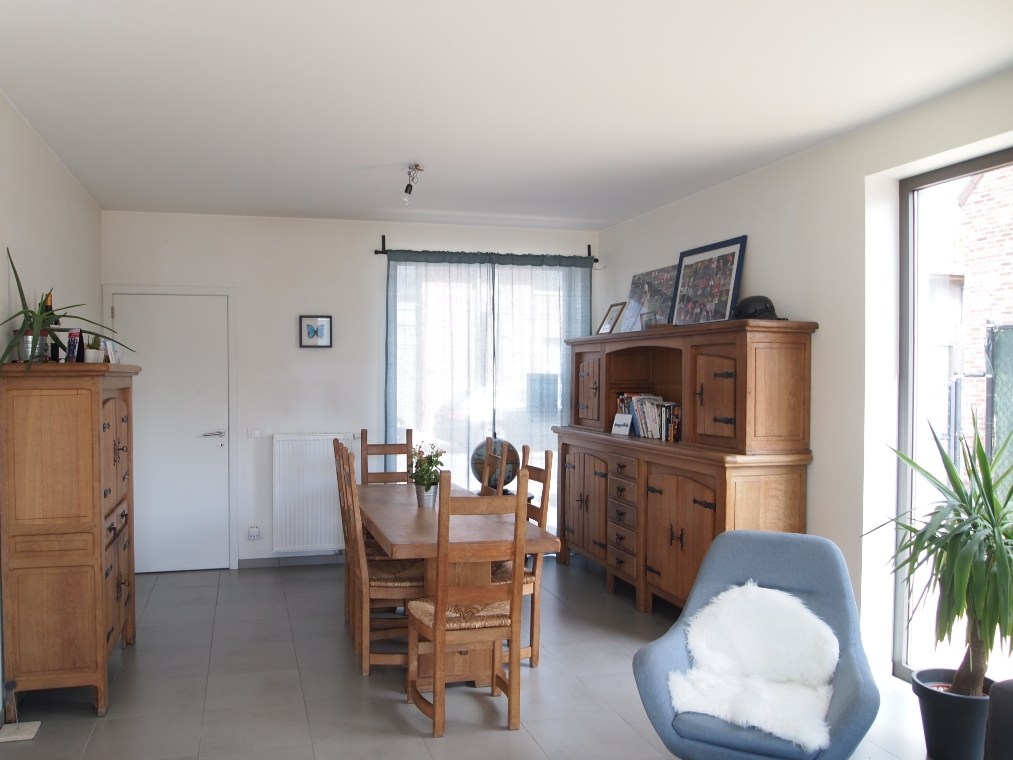 Ruime recente halfwoning met 3 slaapkamers, tuin en garage, Tategemstraat 34, 8790 Waregem - foto 5