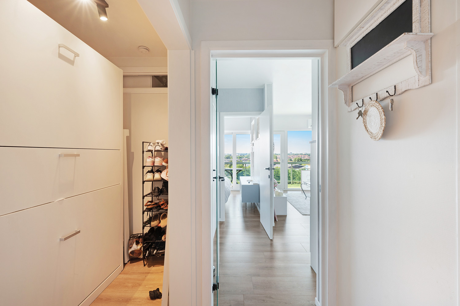 Prachtig vernieuwde studio/appartement met zonnig terras en open zichten - foto 4