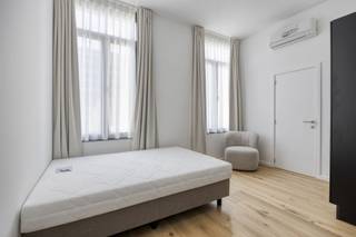 <p>**ZOMERMAANDEN 2026 - ENKEL STUDENTEN/STUDENTS ONLY**<br /><br />We bieden u met veel plezier deze nieuwe lichtrijke en bemeubelde studentenkamer met eigen sanitair aan gelegen op de Tervuursevest, aan de ring van Leuven. Het gebouw is gelegen op een uiterst interessante uitvalsbasis, in de buurt van alle voorzieningen, campussen, openbaar vervoer en op wandelafstand van de historische binnenstad.<br /><br />In de gemeenschappelijke keuken kan er lekker worden gekookt en achteraan het gebouw is er een terras voorzien waar de studenten gezellig kunnen samenkomen. De kamer is gelegen op de eerste verdieping en beschikt over een privatieve badkamer.<br /><br />Meer informatie of een bezoek ter plaatse: verhuur@connect-immo.be of 0470 59 65 44<br /><br />Huurprijs: €715 exclusief €90 (provisie voor water, verwarming, elektriciteit en internet)<br />* exclusief studententaks</p>