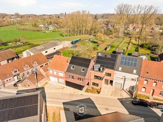 Kijkdag: ZONDAG 29 maart (enkel op afspraak). Voor meer informatie of een bezoek: mail naar stephanie@immodelestre.be.In de rustige en...