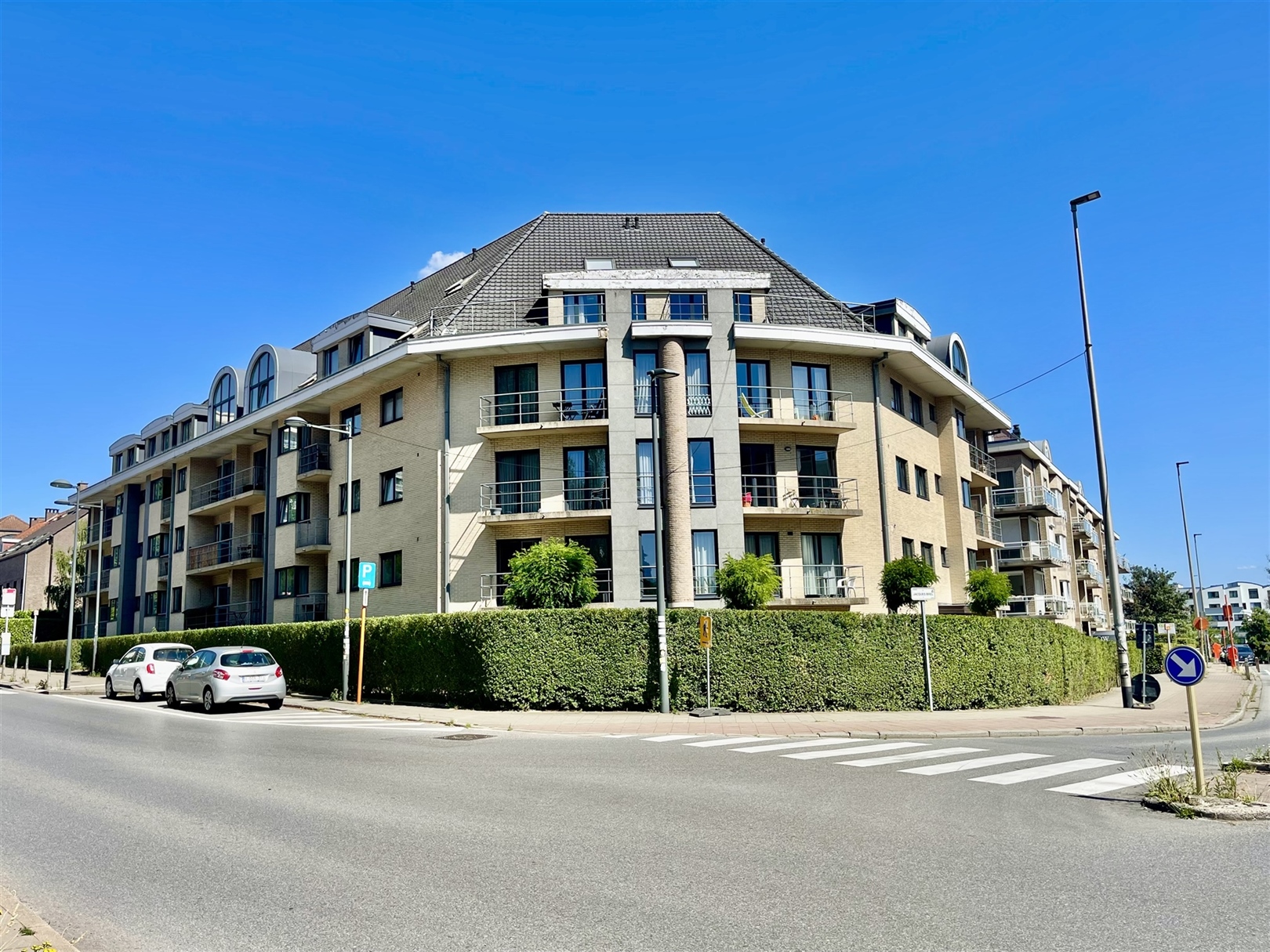 Gerenoveerde studio met terras nabij Shopping Center! - foto 1