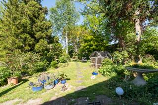 Te koop: ruime halfopen woning met praktijkruimte in het centrum van Ronse, op wandelafstand van scholen, winkels en het treinstation.Deze woning...
