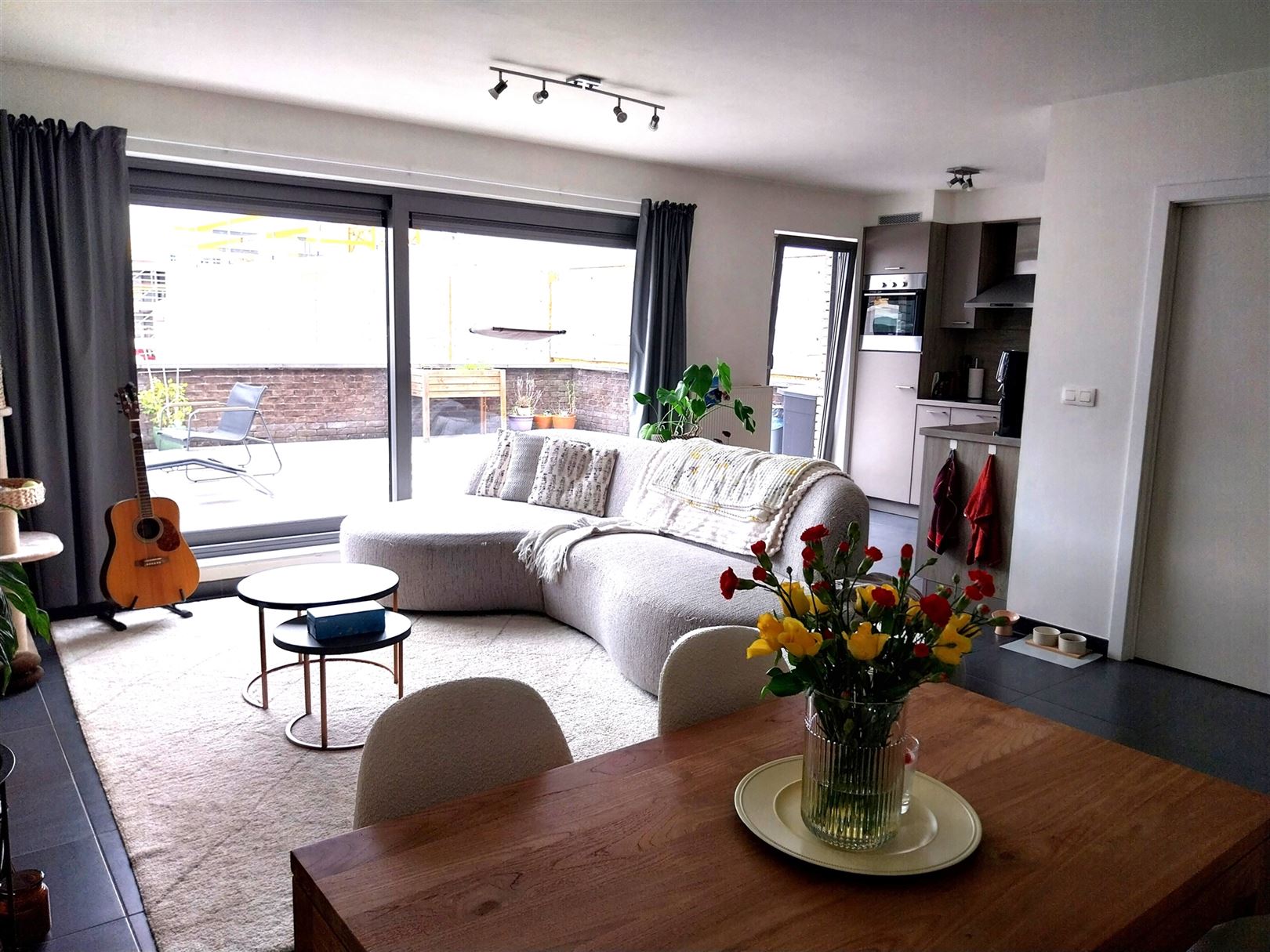TE HUUR: Ruim appartement met 2 slaapkamers te Koersel! - foto 3