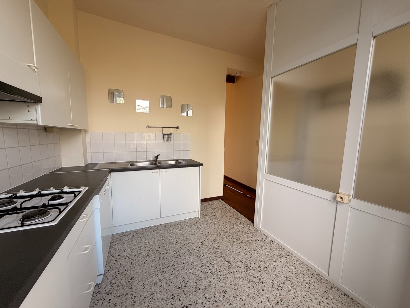 Rijwoning met twee slaapkamers en stadskoer in het centrum - photo 4