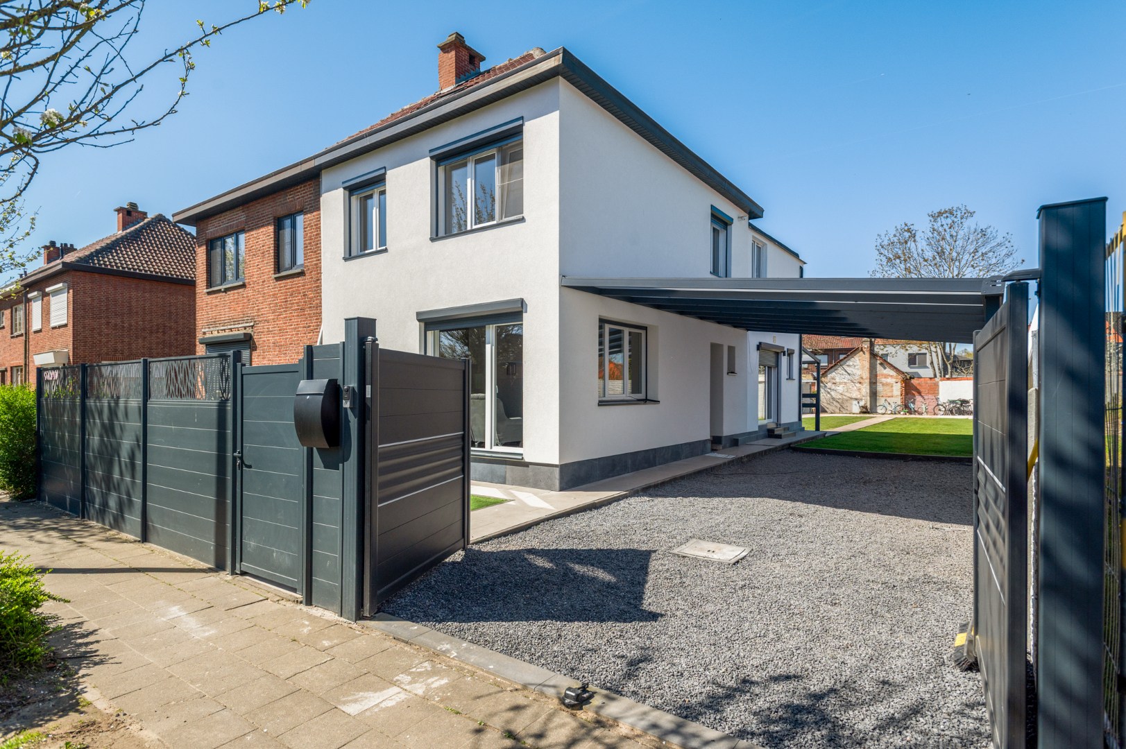 Renovated house with garden, carport and quiet location in Willebroek! - photo 1