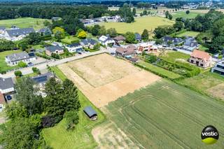 Vlakke bouwkavel gelegen te Rekem bij Lanaken, Stenenbrugstraat 18.Rustige en groene locatie op wandelafstand van het pittoreske en karakteristieke...