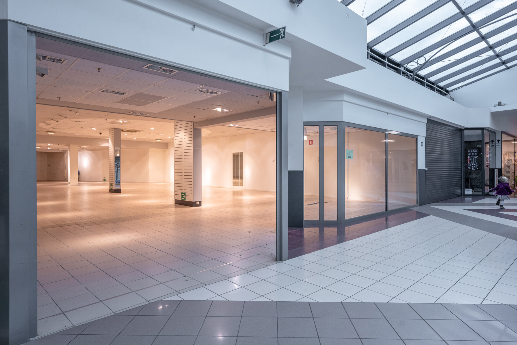 Commercieel gelijkvloers vlakbij de ingang in shoppingcenter de Promenade! - foto 1