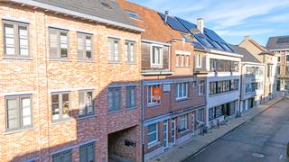 Bent u op zoek naar een woning waar u meteen kan intrekken én alles vindt wat u nodig heeft? Dan is dit precies wat u zoekt.Deze volledig...