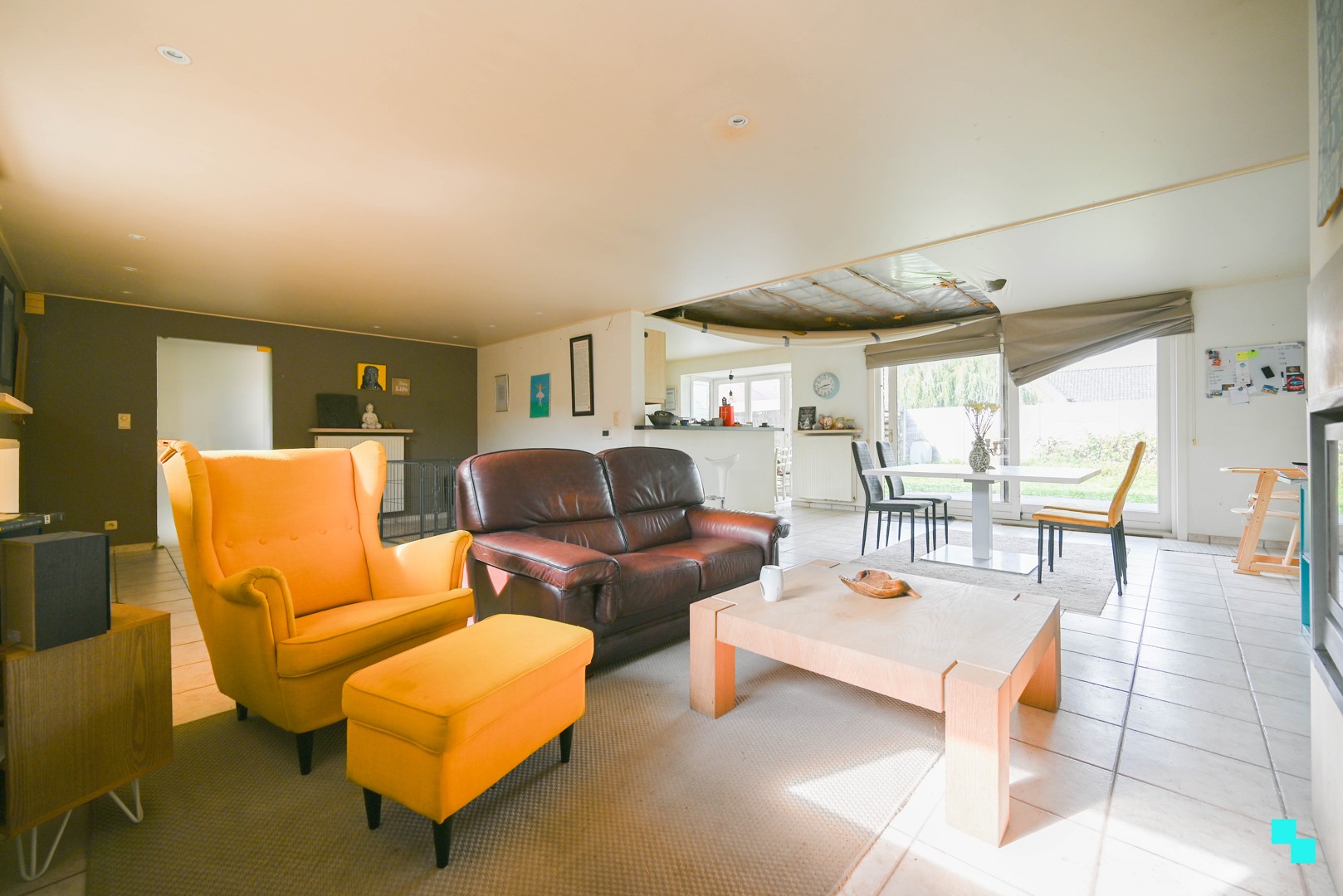 Alleenstaande, te renoveren villa in residentiële buurt - foto 4