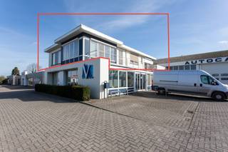 Goed onderhouden, deels gerenoveerd appartement op een uitstekende locatie te Essen. Het appartement heeft een eigen inkomhal met de trap die je...