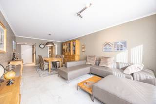 - Hoogwaardige renovatie,- Royaal 1 slpk appartement,- Goed onderhouden residentie,- Pal aan het strand.Dit stijlvol gerenoveerde appartement bevindt...