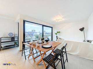 Prachtig appartement met terras en staanplaats op topligging te Aalst!Dit uniek appartement bevindt zich op het gelijkvloers van een strak, recent...