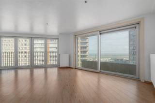 Centraal gelegen duplex-appartement op de 4de en 5de verdieping in een recent gebouw aan het casinoplein van Blankenberge. Op de 5de...