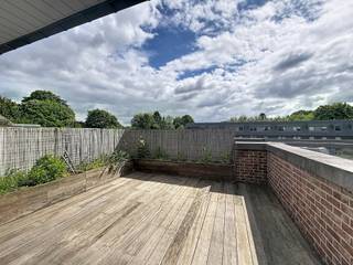 Dit appartement met twee slaapkamers van ±86 m² is ideaal gelegen in het hart van Waterloo, in een levendige wijk op een steenworp afstand...