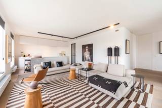 Schitterend appartement met uitzicht op de dokken en HavenhuisEen ruimte en lichte woonkamer met brede zichten op het water. De open keuken is...