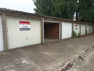 Parkeerproblemen ook beu of op zoek naar een goede investering? Dan is dit uw kans! 2 afgesloten garageboxen te koop à 19.500 EUR per stuk. Ook...
