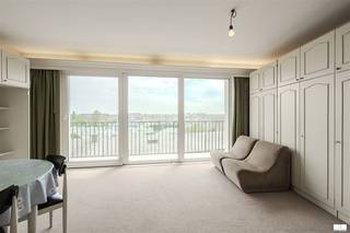 Welkom in dit charmante appartement in Middelkerke, een ideale pied-à-terre aan de Belgische kust. Dit goed onderhouden appartement biedt een...