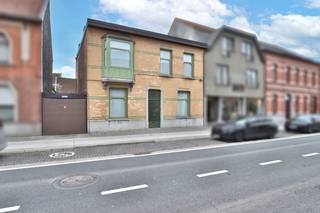 Bent u op zoek naar een karaktervolle woning met veel ruimte, licht en een zuidgericht perceel van 611 m²? Deze ruime woning met zijn...