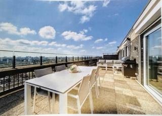 LUXUEUS DAKAPPARTEMENT MET 1 SLAAPKAMERLuxueus dakappartement met dakterras en een mooi open uitzicht in residentie "Hansa". Ruime leefruimte met...