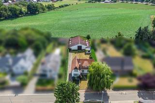 Uniek perceel van 11a42ca met woning en achterliggende loods op toplocatie in Aldeneik – Maaseik. Op zoek naar een interessante opportuniteit op een...